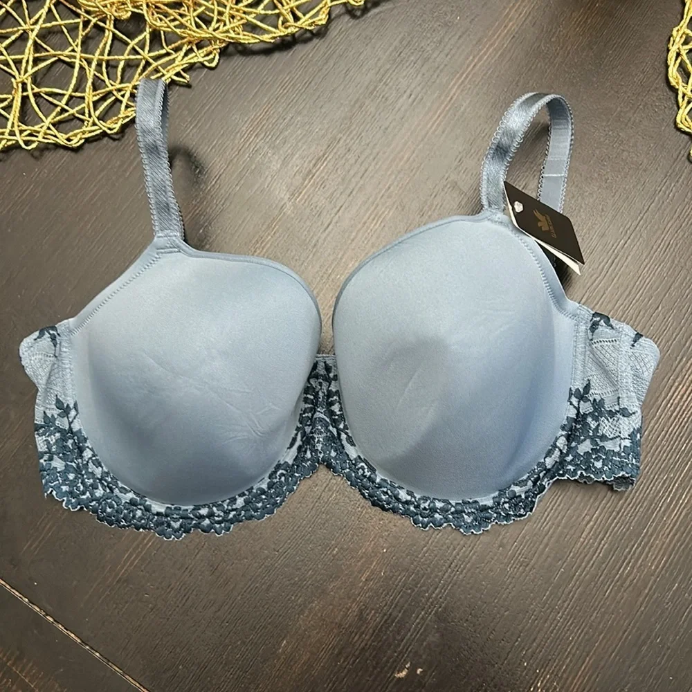 Wacoal Women's Embrace Lace Contour Bra NWT 853191